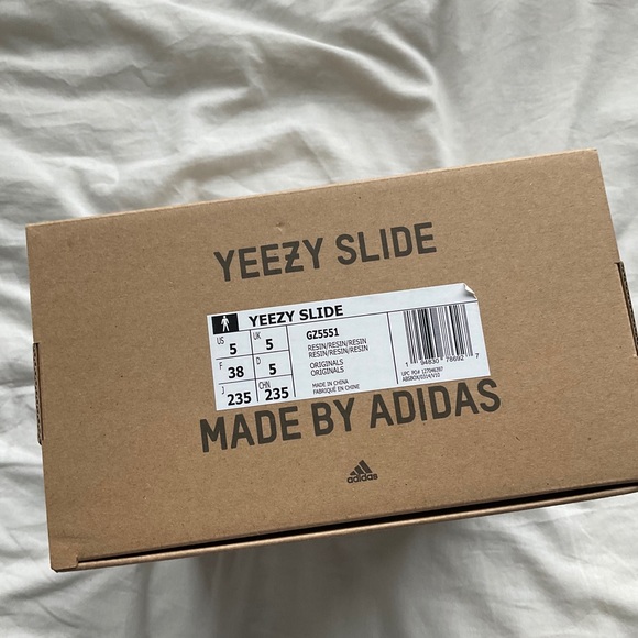 Adidas Yeezy Slides Resin - Picture 5 of 6